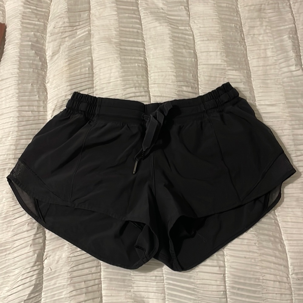 Lululemon hotty hot shorts 2.5 with drawstring tie